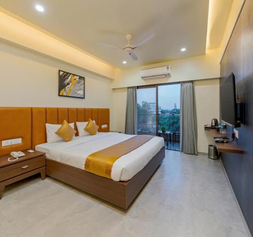 Hotel The Golden Oaks, Kolhapur,,4 star