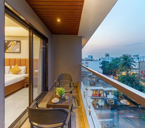 hotel the golden oaks kolhapur