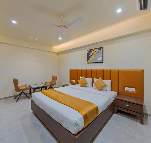 hotel the golden oaks kolhapur