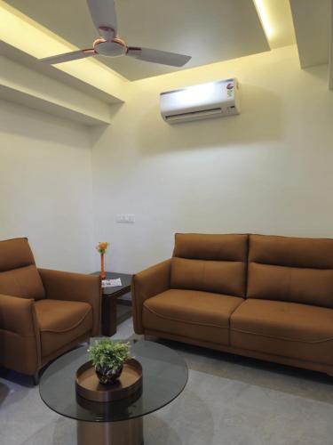 hotel the golden oaks kolhapur