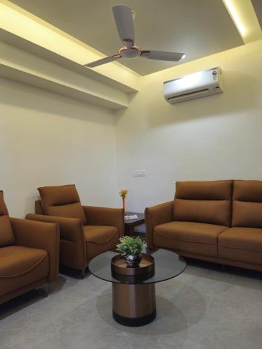 hotel the golden oaks kolhapur
