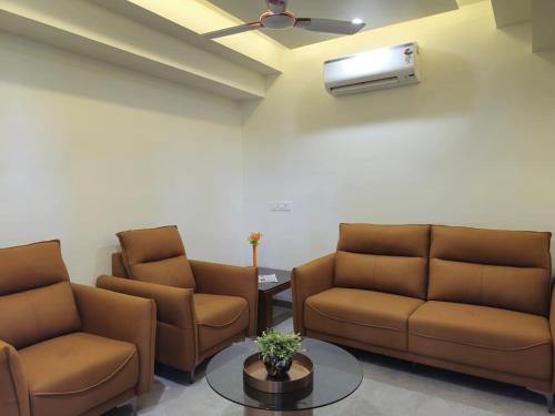 hotel the golden oaks kolhapur