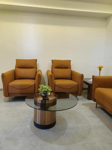 hotel the golden oaks kolhapur