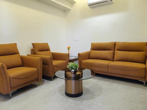 hotel the golden oaks kolhapur