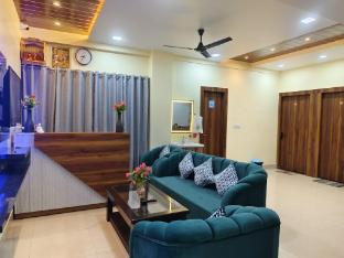 Hotel Kartikey Inn,,5 star