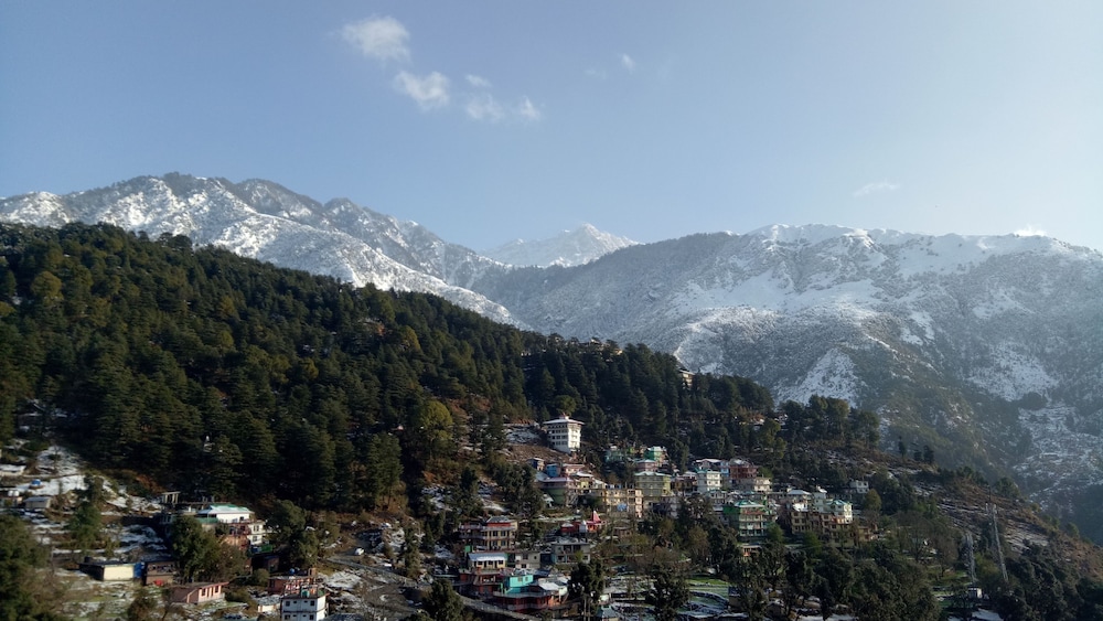 hotel hill town