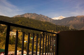 hotel hill town