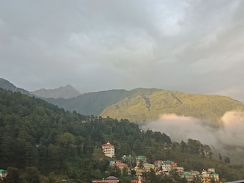 hotel hill town