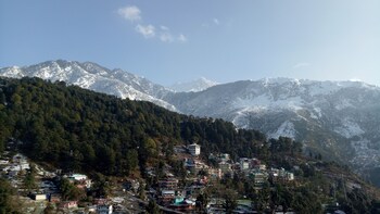 hotel hill town