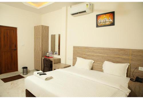 redfox service apartment dlf