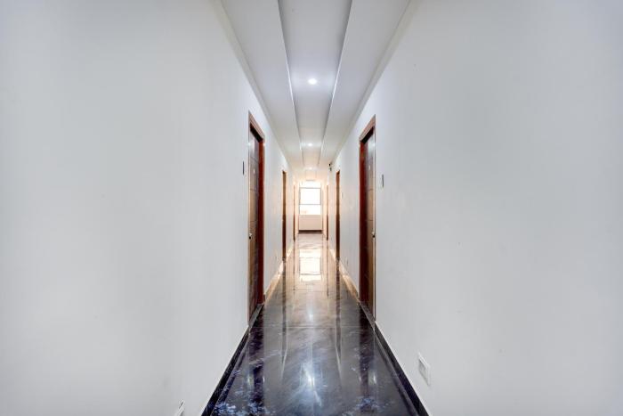 hotel o eswar grand palace perungudi