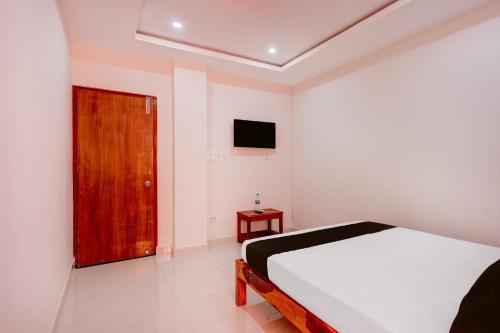 hotel o eswar grand palace perungudi