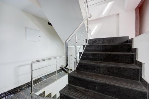 hotel o eswar grand palace perungudi