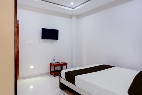 hotel o eswar grand palace perungudi