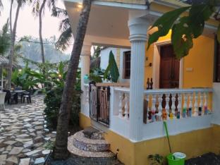 urban mad villas and studio