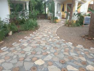 urban mad villas and studio