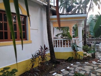 urban mad villas and studio