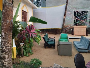 urban mad villas and studio