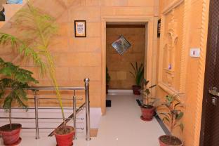 hotel royal residency