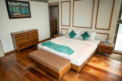 marine drive beach front penthouse by niotel