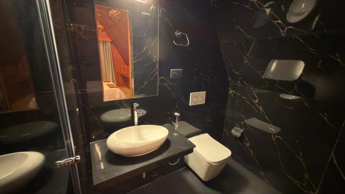 royal empire resort