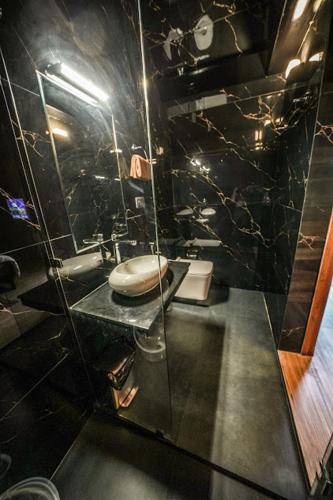 royal empire resort