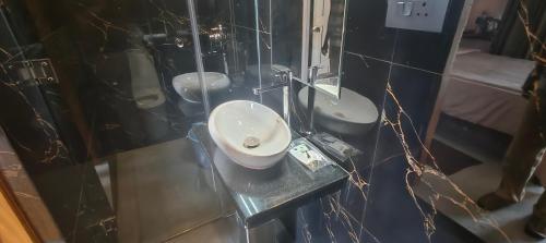 royal empire resort