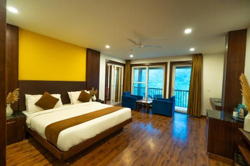 white flower hill retreat