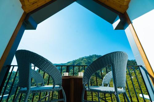 white flower hill retreat