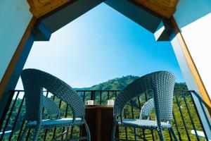 white flower hill retreat
