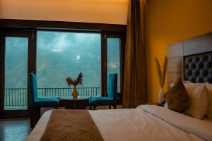 white flower hill retreat