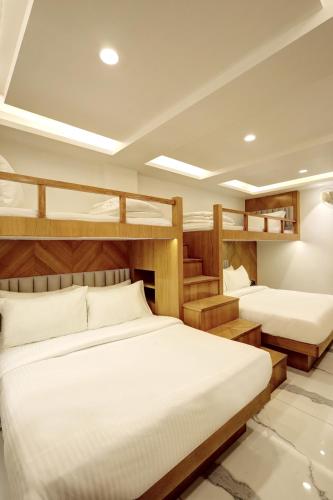 hotel namaste hindustan just a minute away from new delhi railway station and connaught place
