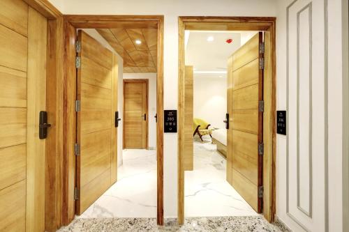 hotel namaste hindustan just a minute away from new delhi railway station and connaught place