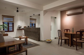 Delhi House,,4 star