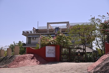 jhar arravli resort