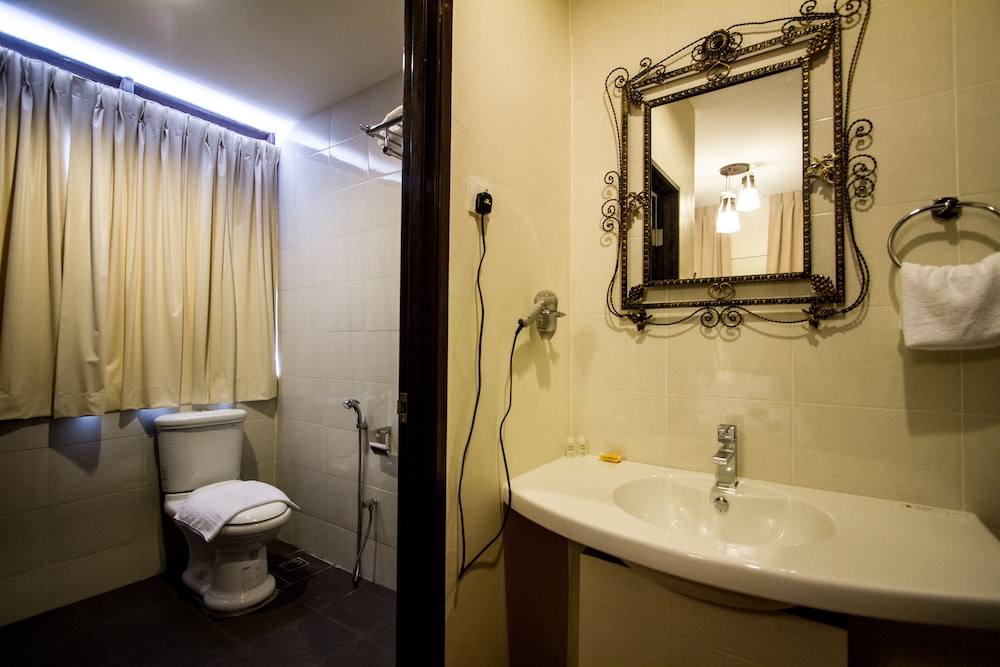 8 boutique by the sea