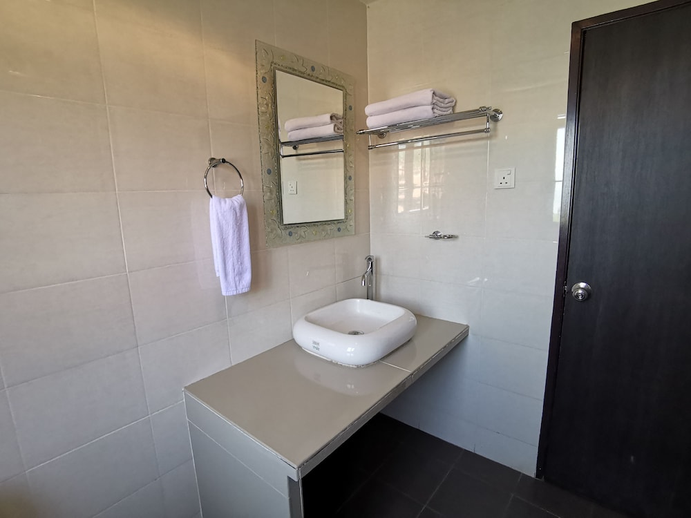 8 boutique by the sea