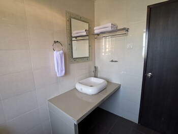 8 Boutique By The Sea,Penang>>George Town,3 star