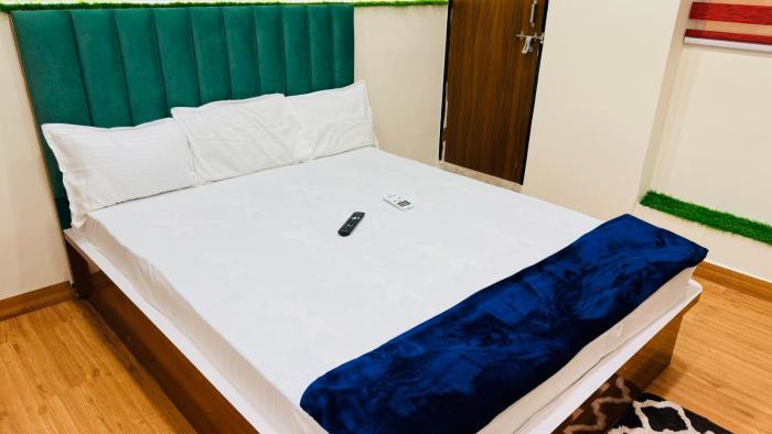 the leela villa stay nest