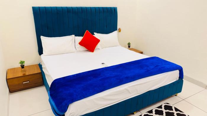 the leela villa stay nest