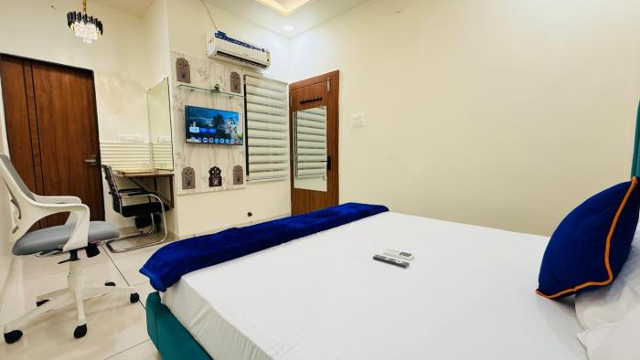 the leela villa stay nest