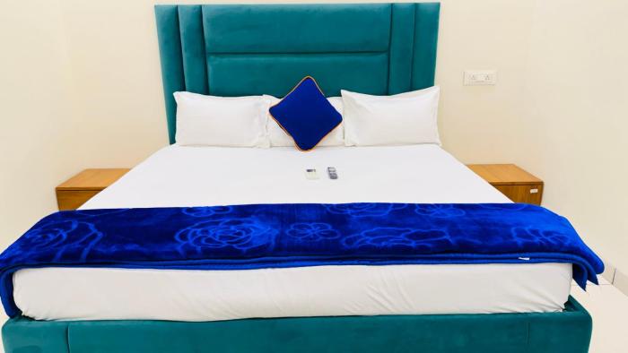 the leela villa stay nest