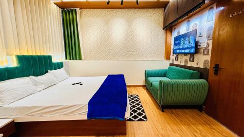 the leela villa stay nest