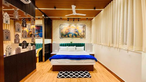 the leela villa stay nest