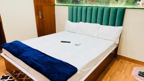 the leela villa stay nest