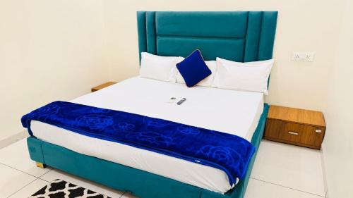the leela villa stay nest