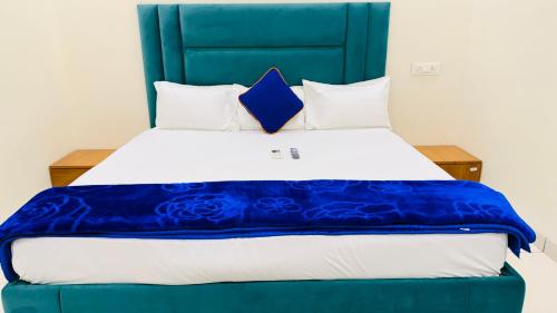 the leela villa stay nest