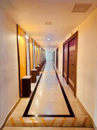 M.K Residency  ,Edappaly Pookatpady Road,Club Junction,Edappali Toll,3 star