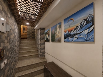 Anandam Near Mall Road,,4 star