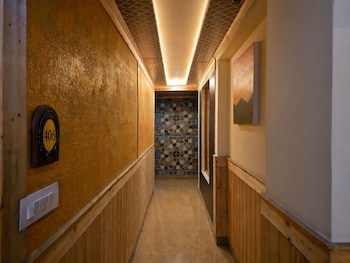 Anandam Near Mall Road,,4 star